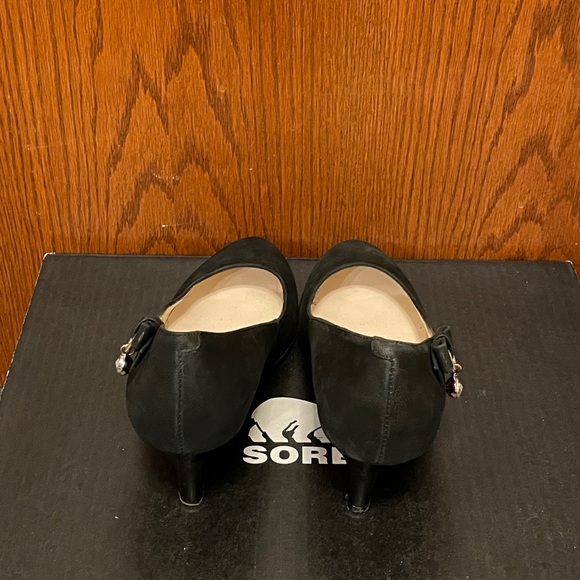 Low heels with dangling accessories - Picture 2 of 4